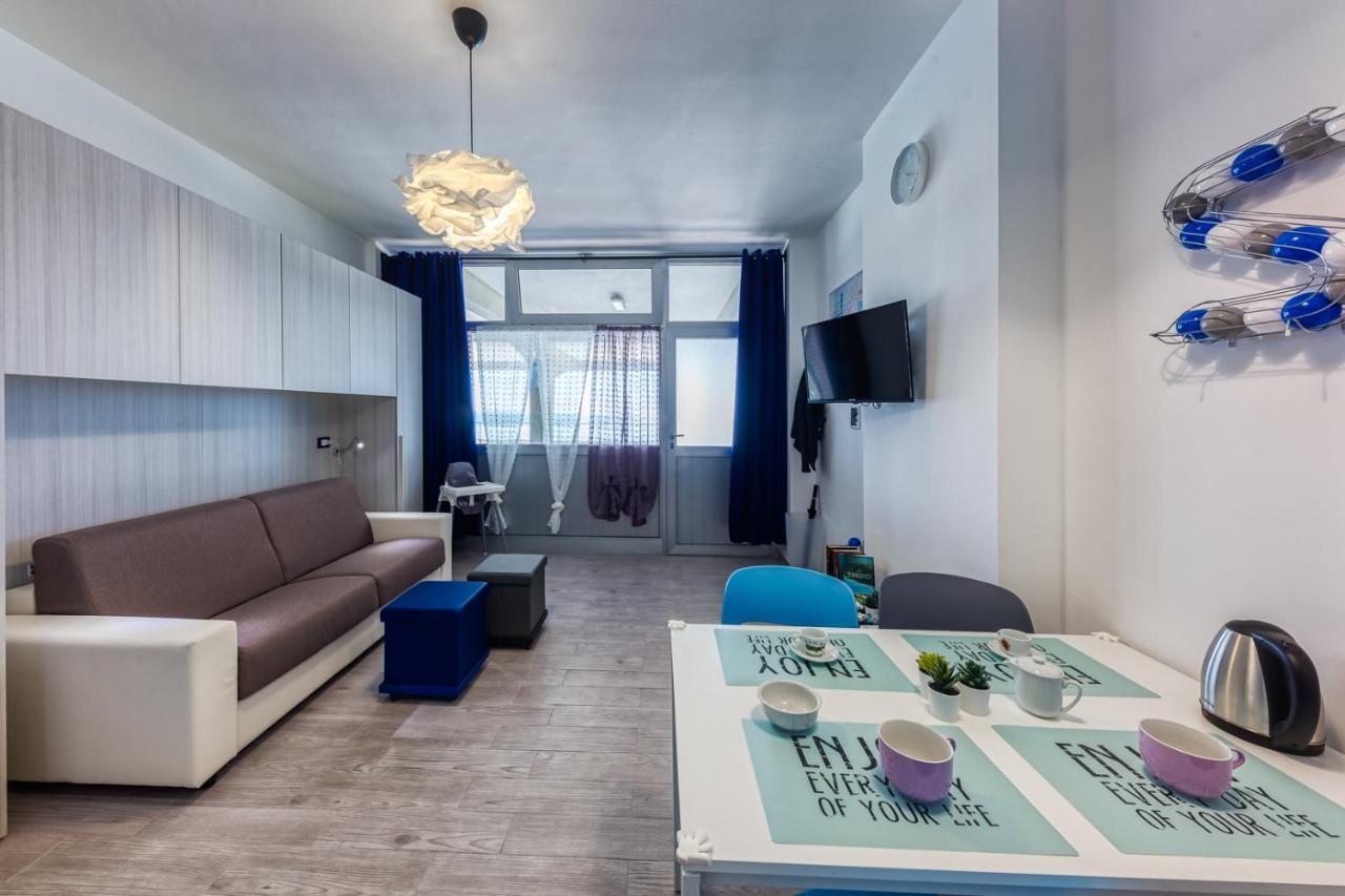 Casaviva - Grazioso Bilocale Sul Mare A Ospedaletti Apartamento Exterior foto