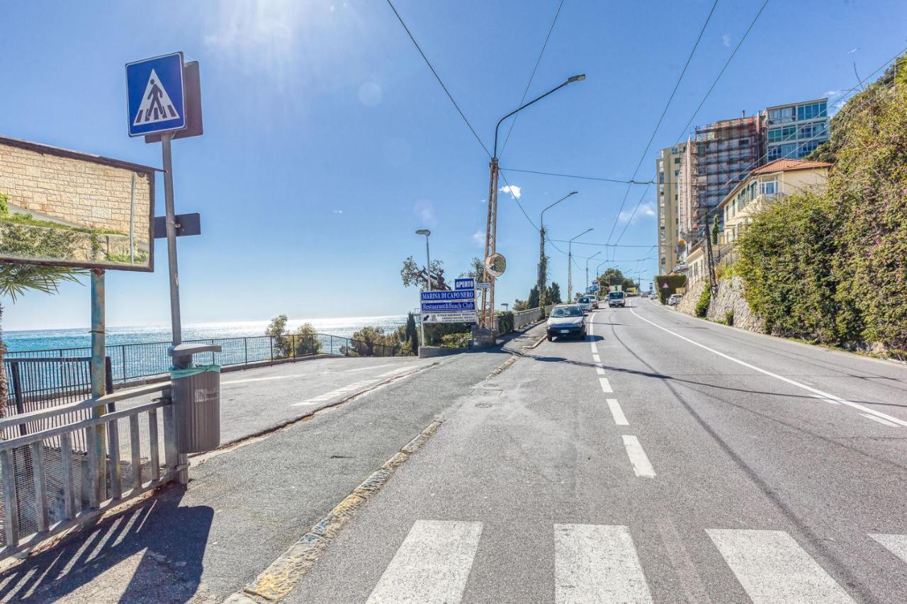 Casaviva - Grazioso Bilocale Sul Mare A Ospedaletti Apartamento Exterior foto