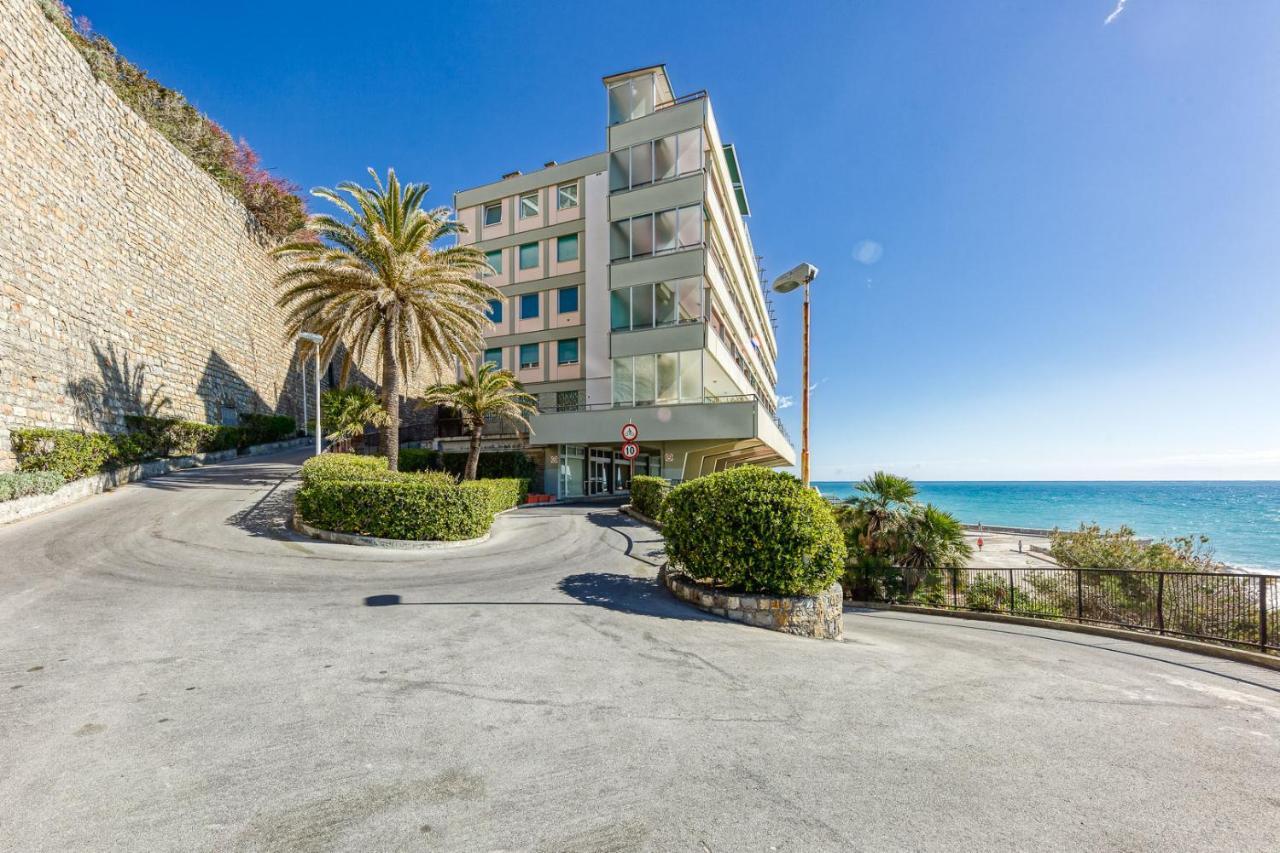 Casaviva - Grazioso Bilocale Sul Mare A Ospedaletti Apartamento Exterior foto